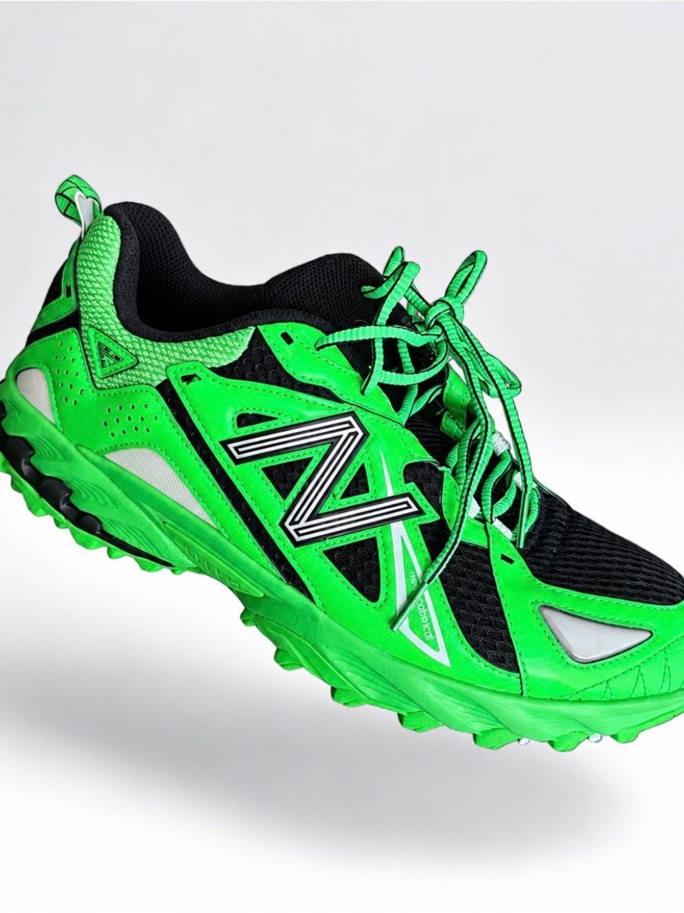 New Balance Men’s Athletic Shoes - Bright Green & Black Green Punch